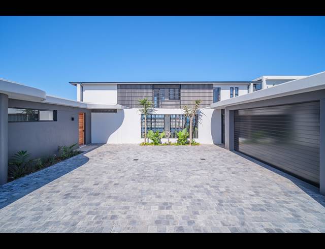 5 BEDROOM HOUSE FOR SALE IN ZULULAMI LUXURY COASTAL ESTATE